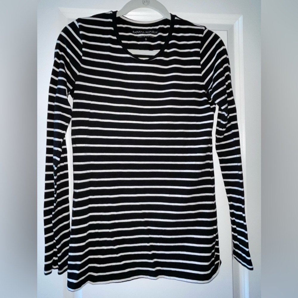 Banana Republic Black and White Striped long sleeve shirt